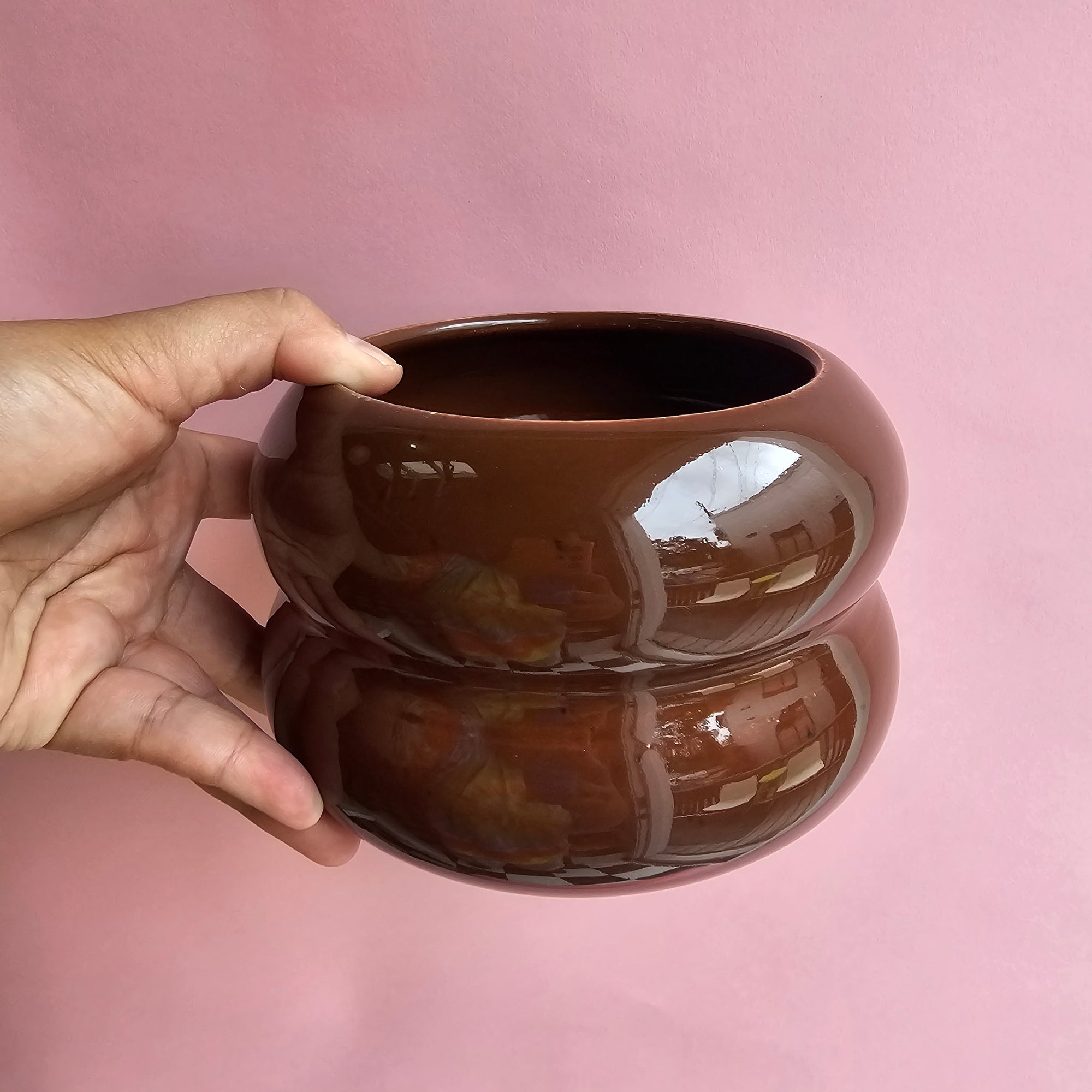 CHOCOLATE VENUS VASE