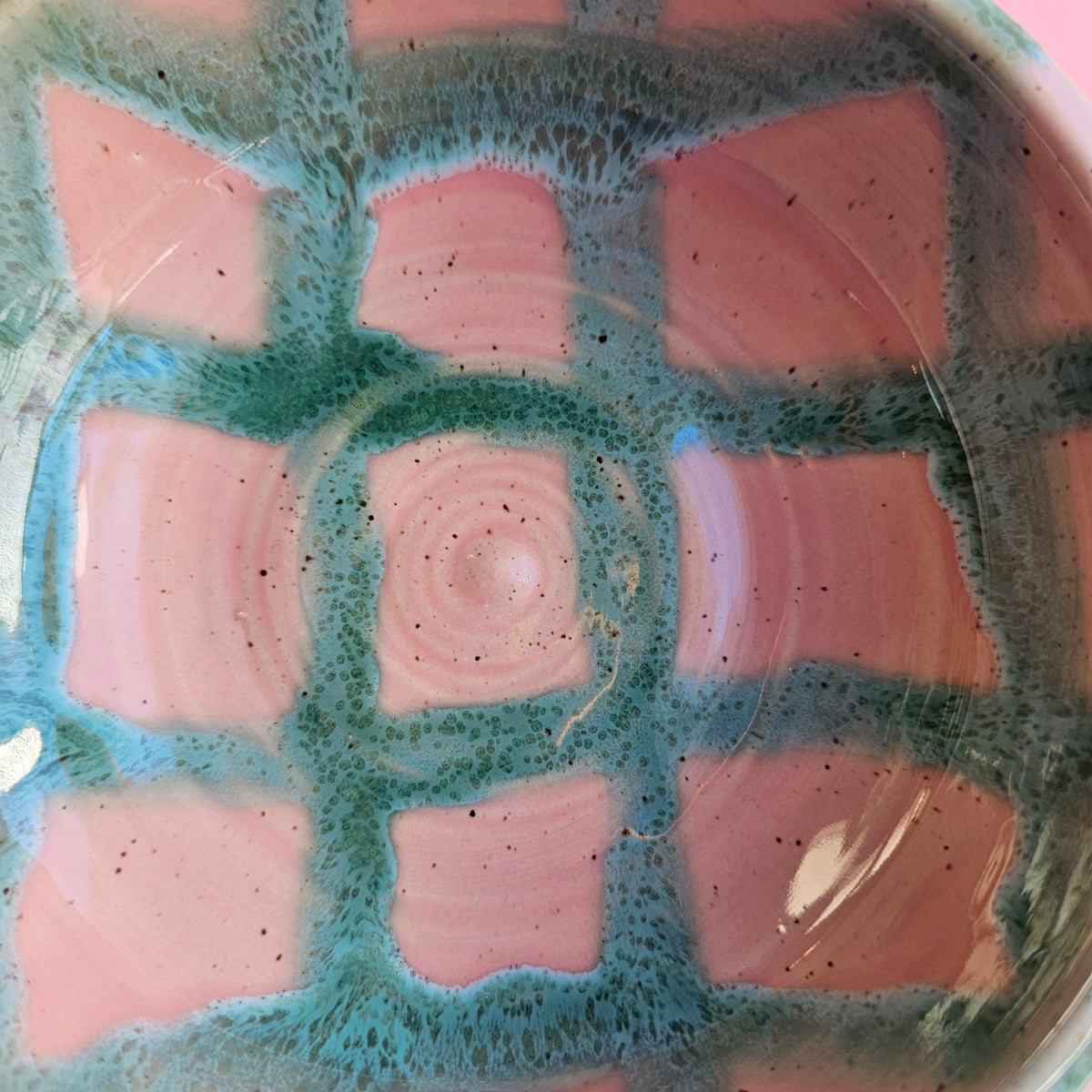 GUMMY WORM SPECKLED PLATE BOWL