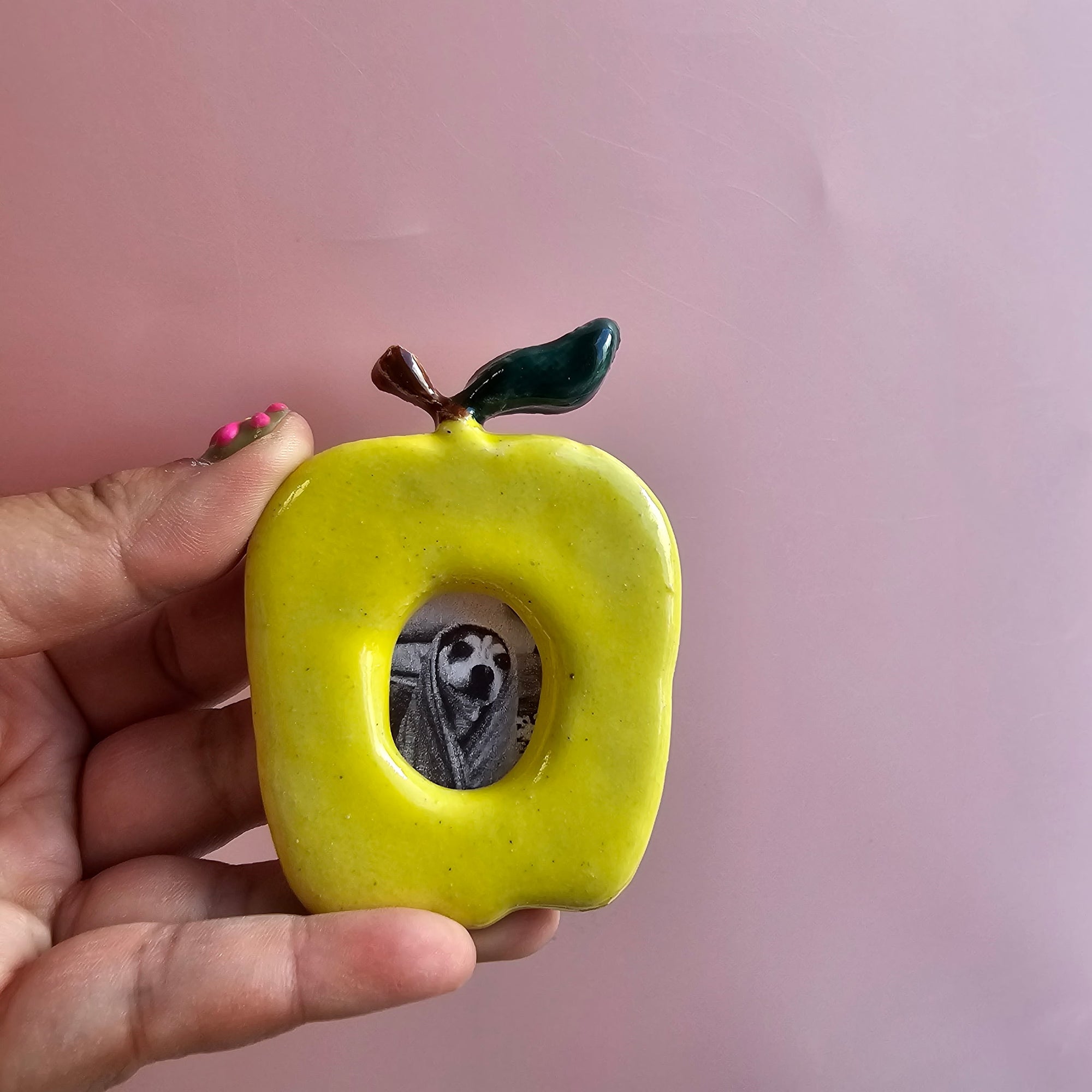 GRANNY SMITH APPLE PORTAL FRAME *